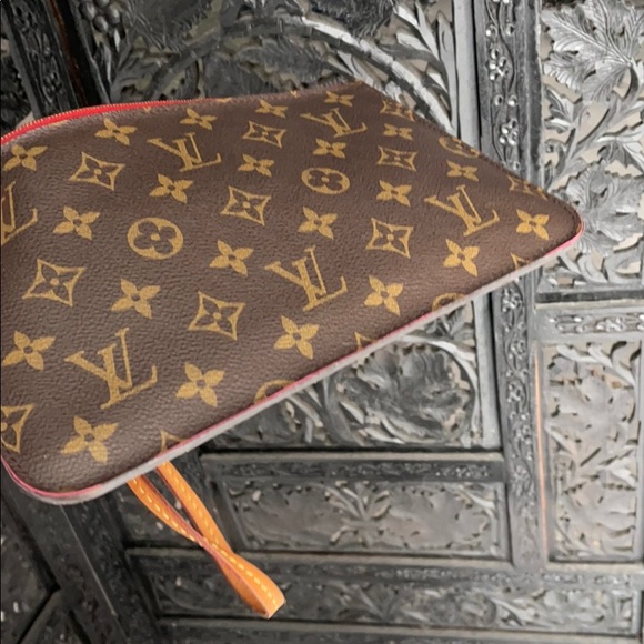 Louis Vuitton Neverfull Monogrom Clutch - Picture 9 of 10